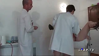 FFM Cette matured francaise se fait peter le cul chez le gyneco